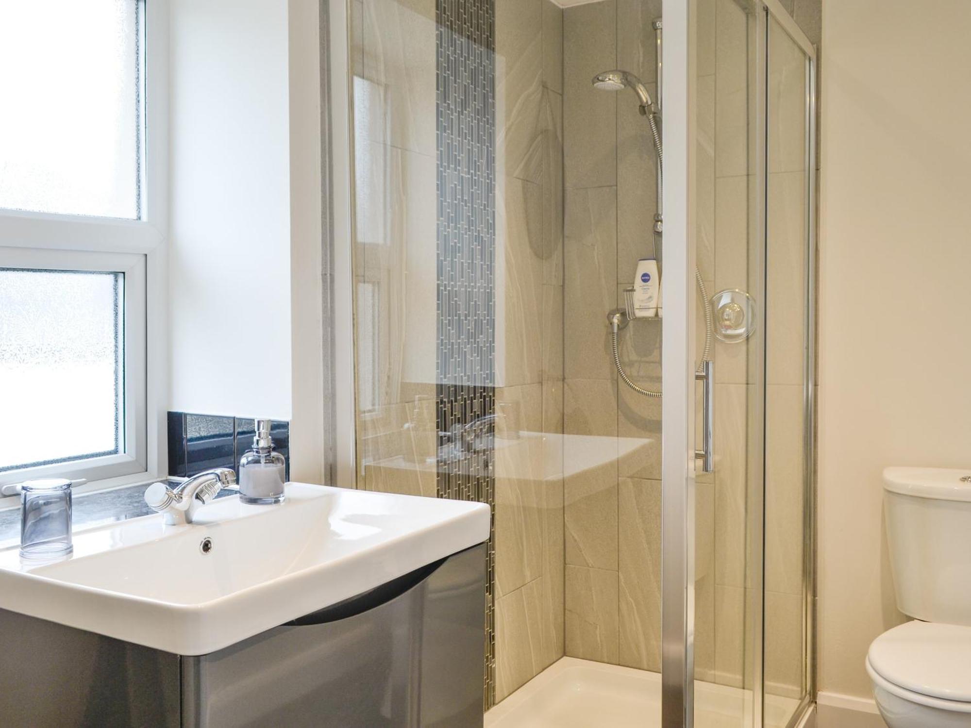 Moat View Villa Brampton  Luaran gambar